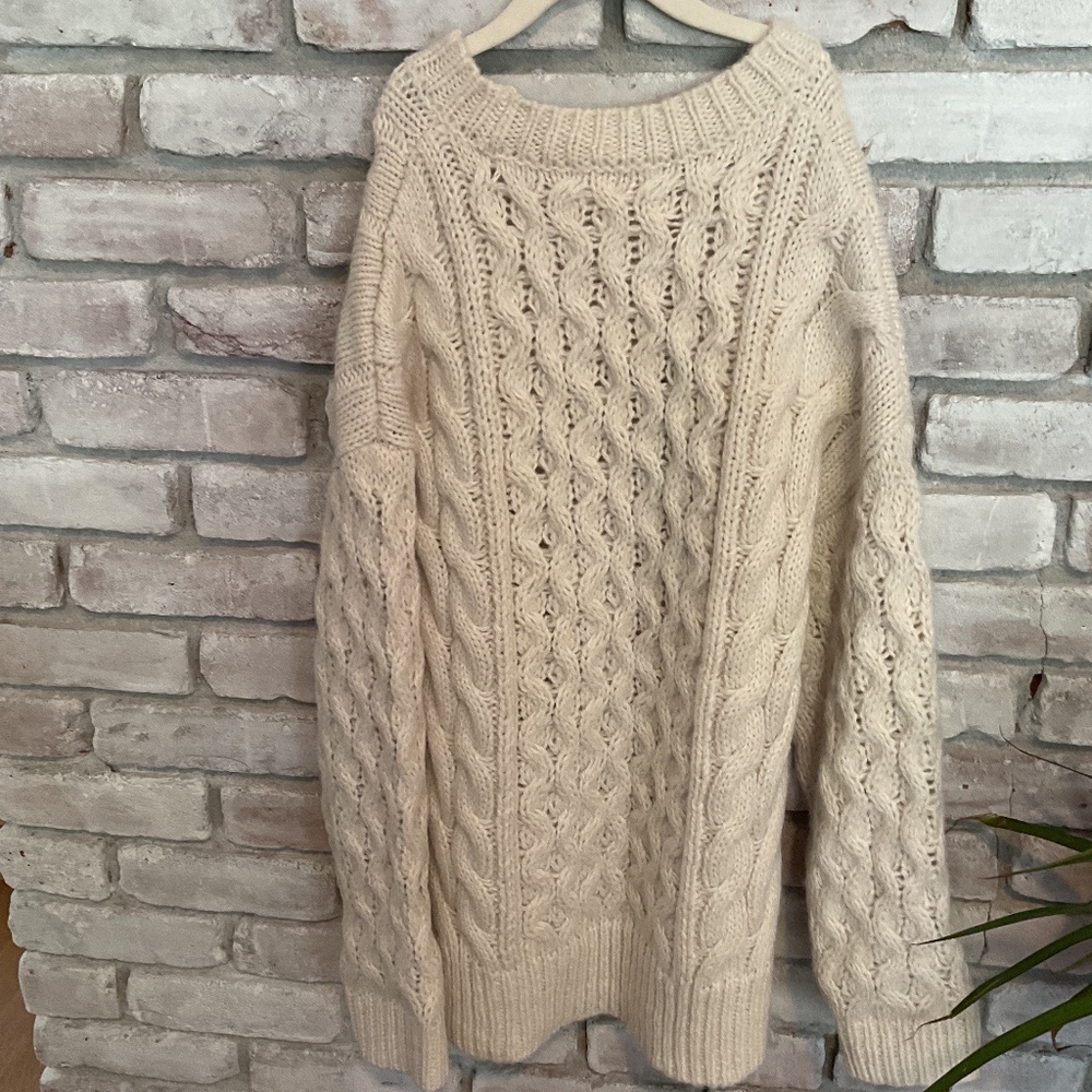 Women’s White Cable Knit Sweater (Size S)